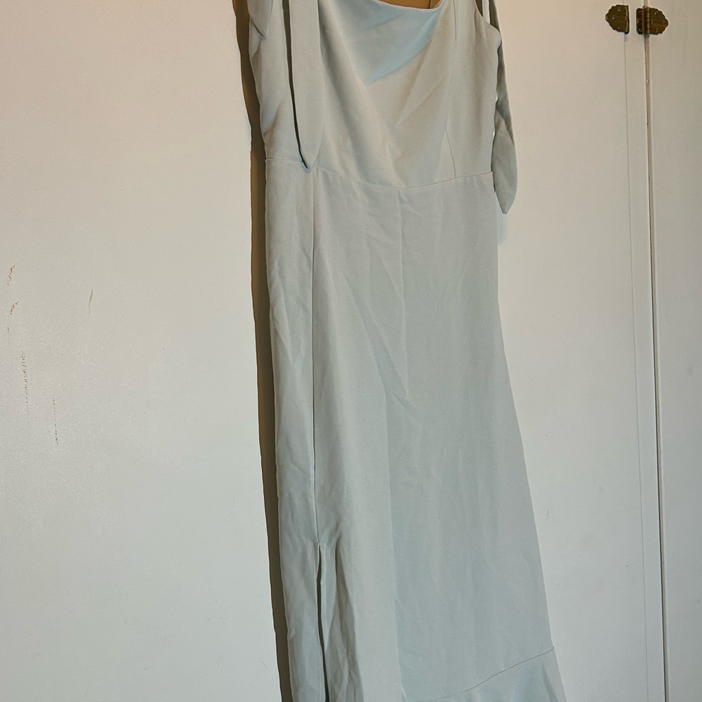 Elegant Midi Dress in Light Green (have 5) - Picture 3 of 10